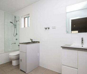 Too good to be true! - Photo 6