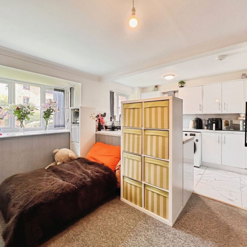 Conway Gardens, Grays, RM17 - Photo 1