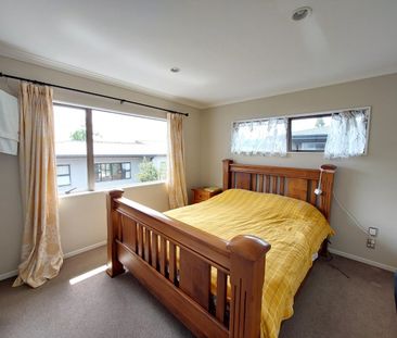 Family House In Henderson - Photo 4