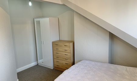 Spacious 5-Bedroom Home with 2 Bathrooms in Central Sheffield - Photo 5