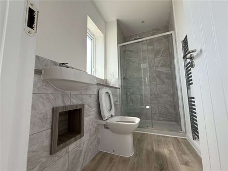 A newly built three bedroom house in the popular Beaulieu Park development - Photo 5