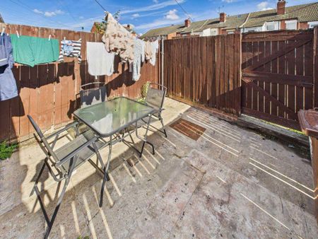 2 bedroom terraced house to rent - Photo 4