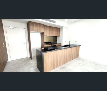 Spacious Modern 2-Bed Apartment with Balcony, Rooftop Access & Secu... - Photo 6