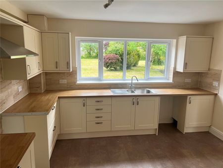 Manor Way, Berrow, Burnham-on-Sea, TA8 - Photo 5
