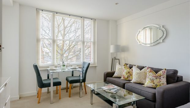 Elegant Mayfair Studio in – Hill Street, Mayfair, W1J - Photo 1
