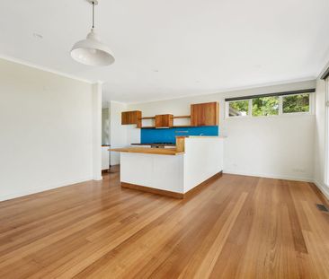 1950's Fully Renovated Weatherboard Cottage - Photo 5