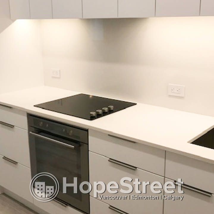 1 Bed Condo In University District W/ Undgr. Parking: Walk To U Of C - Photo 1