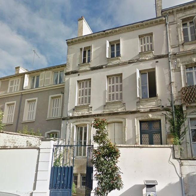 Location Appartement 1 pièce Meublé 12m² POITIERS 86000 - Photo 1