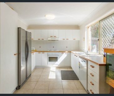 Fully Air-Conditioned Townhouse in Prime Location - Photo 6