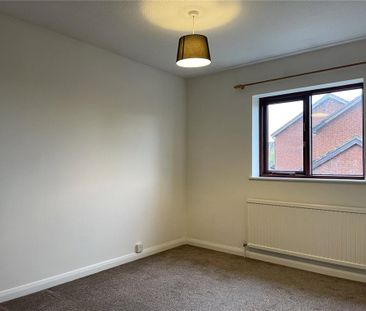 3 bedroom end of terrace house to rent - Photo 2