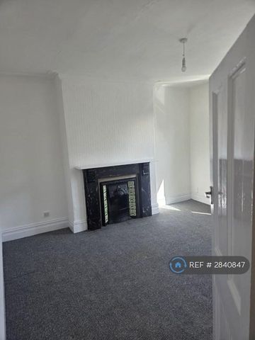 2 bedroom maisonette to rent - Photo 2