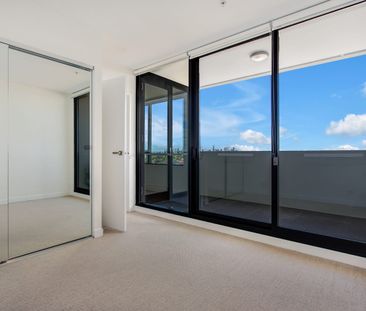 Top Floor Light Filled Apartment With City Views - Photo 5
