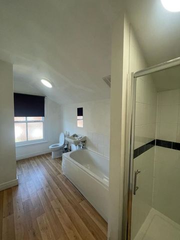 30 Curzon Street - New Carpets , paintwork & furniture for 2027Loughborough - Photo 5