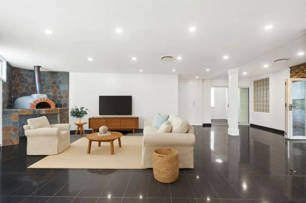 Spacious Family Home in a Prime Port Kembla Location - Photo 1