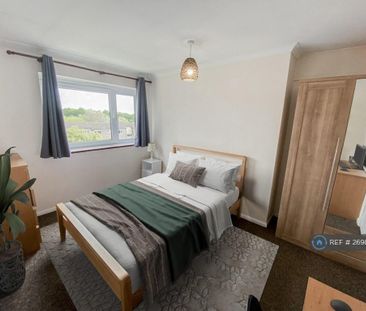 3 bedroom flat to rent - Photo 2