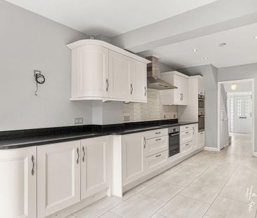 4 bedroom semi-detached house to rent - Photo 6