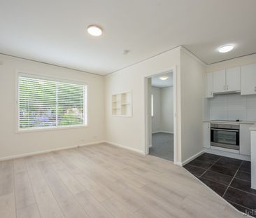Refurbished Apartment in Prime Location - Photo 2