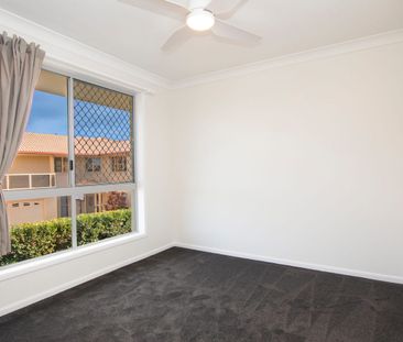 Stylish Home with Courtyard and Modern Features - Photo 4