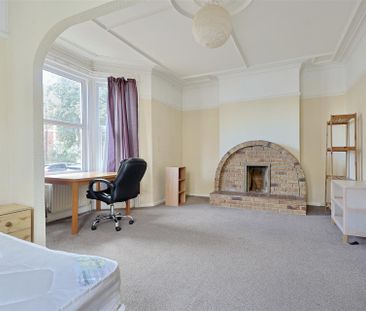 6 bedroom Student End of terrace house to rent in Goldspink Lane, S... - Photo 2