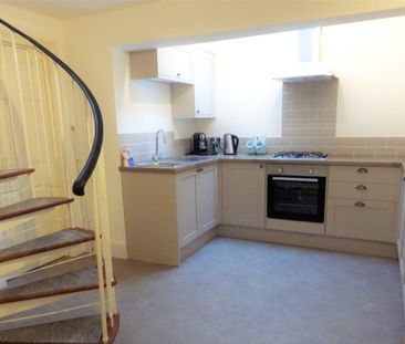 92 Summerland Avenue, Minehead, TA24 - Photo 2