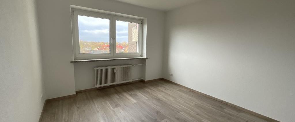 Bereits modernisierte 3-ZKB-Balkonwohnung im Hochhaus in Heppens zu vermieten! - Foto 1