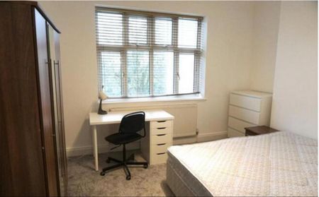 3 bedroom apartment to rent - Photo 3