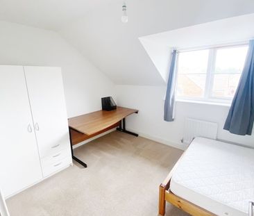 4 Bed Semi-Detached House, James Counsell Way, BS34 - Photo 4