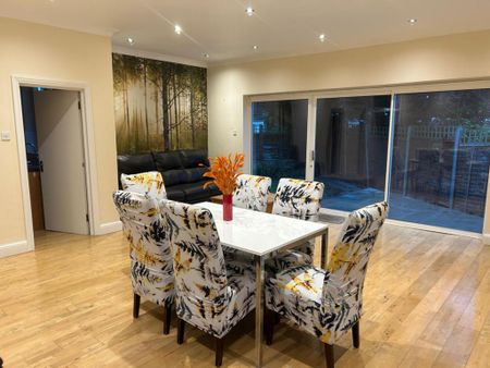 3 bedroom flat to rent - Photo 5