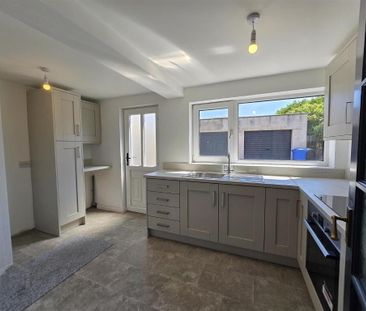 35 Bridge Street, Comber, Newtownards, BT23 5AT - Photo 4