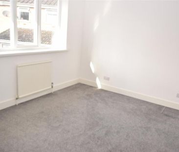 3 bedroom end of terrace house to rent - Photo 4