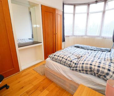 Room in a Shared House, Leigham Vale, SW16 - Photo 3