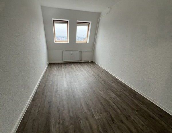 Sanierte 3-Raum-Wohnung im Dachgeschoss! - Foto 1