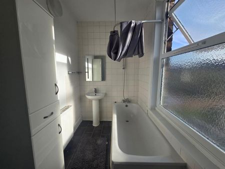 4 bedroom terraced house to rent - Photo 3