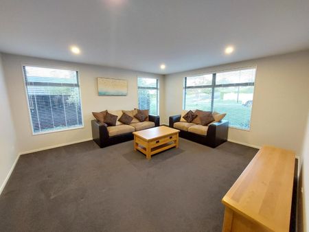 Spacious family Home in Millwater - Photo 4
