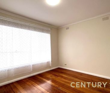 Modern 2-Bed Townhouse in Dandenong - Photo 5