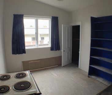 West End - 4 Bedrooms - Photo 2