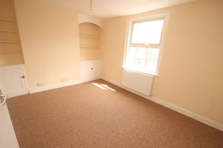 2 bedroom maisonette to rent - Photo 4