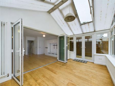 3 bedroom semi-detached house to rent - Photo 3