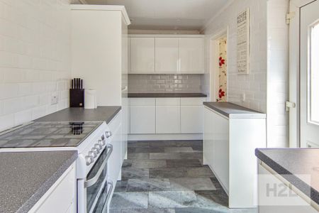 3 bedroom semi-detached house to rent - Photo 5