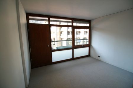 2 Bed Flat, Defoe House, EC2Y - Photo 4