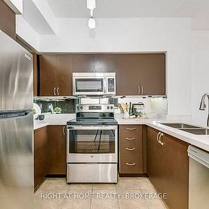 Burnhamthorpe & Confederation Luxurious +Spacious 1Bdrm Open Concept - Photo 2