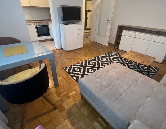 Miete inkl. Nebenkosten: 1.090 € pro Monat, plus Strom, plus Heizung - Photo 1