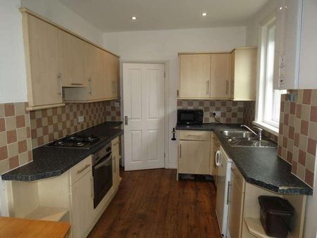 Bedroom Detached House In Winton, BH9 - Photo 3
