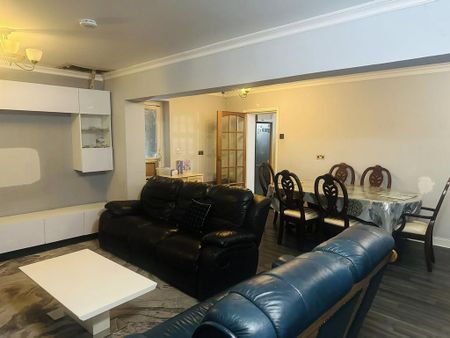 5 bedroom detached house to rent - Photo 2