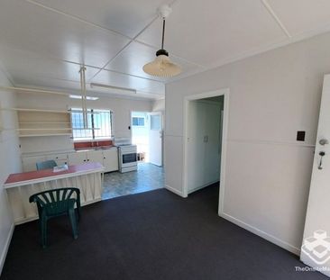 GREAT WEST END LOCATION NEAR BOUNDARY STREET SHOPS and RESTAURANTS - VIEW AT OPEN FOR INSPECTION - Photo 2