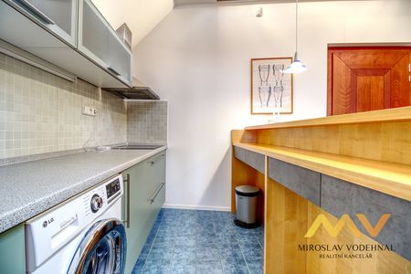 Pronájem podkrovního apartmánu 1+kk o rozloze 98 m - Photo 5