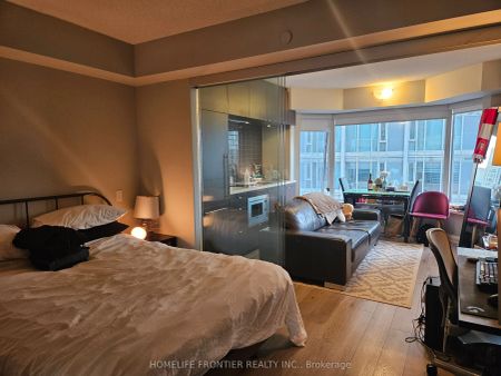 155 Yorkville Avenue #1812 - Photo 2