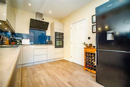 3 bedroom terraced house to rent - Photo 5