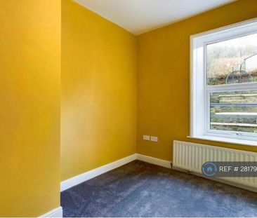 2 bedroom end of terrace house to rent - Photo 4