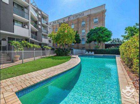 Double Story, Double Balcony, Dream Life in the London Woolstore Apartments - Photo 4